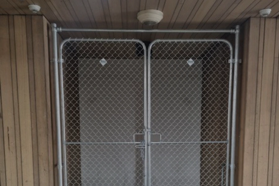 Floor to ceiling fence Floor to ceiling fence